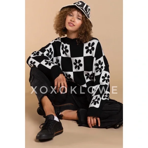 LAST ONE POL Daisy Flower Checkerboard Pattern Sweater Relaxed Fit - Picture 1 of 11